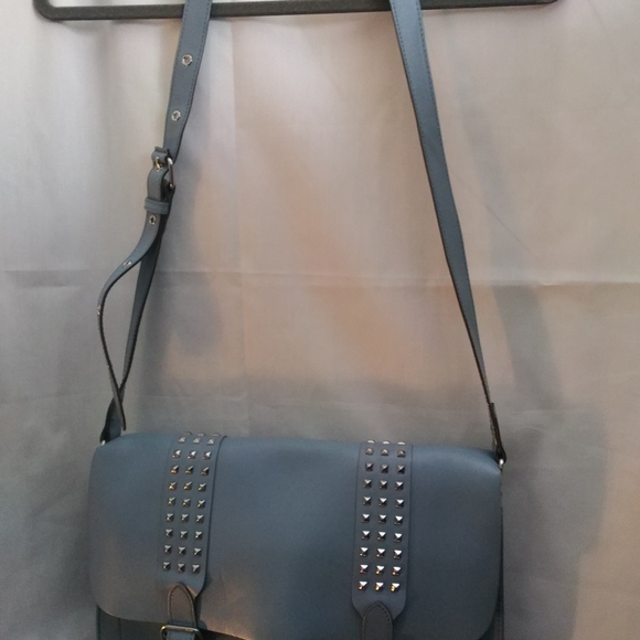 Woman. Retro messenger leathet bag - Picture 2 of 6